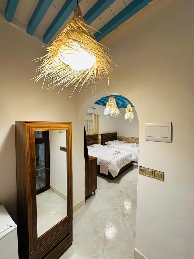 تصویر ۱ - اقامتگاه بومگردی سنتي مدرن راش در قشم