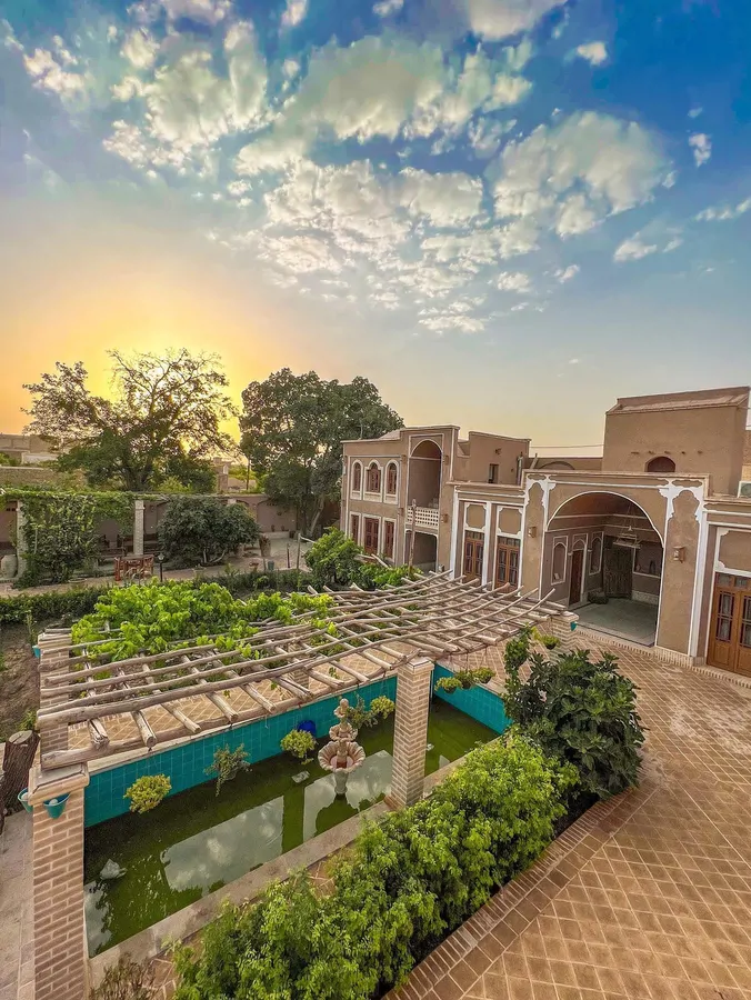 تصویر ۱ - هتل سنتی بومگردی باغ کثنوا اتاق خورشید در  میبد
