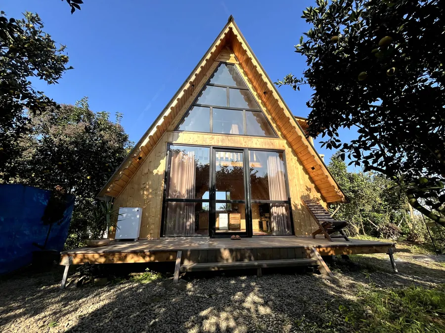 تصویر ۱ - کلبه سوئیسی اهورا در رودسر