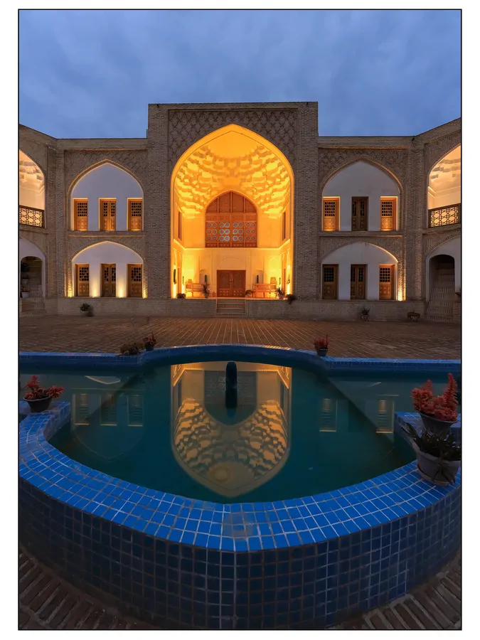 تصویر ۱ - هتل سنتی عمارت حاکم در  اراک