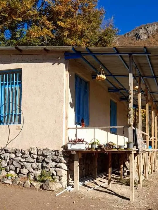 تصویر ۱ - کلبه بومگردی کوهستان در  دیلمان