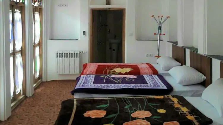 تصویر ۱ - اقامتگاه بوم‌گردی سرزمین آفتاب اتاق زیرتالار در  یزد