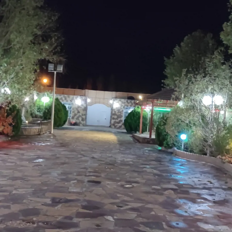 تصویر ۱ - ویلا باغ ویلا باغ سرا سیاه سفید  در  طرقبه