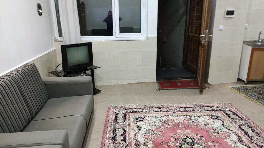 تصویر ۱ - آپارتمان سویت تروتمیز دارای اتاق خواب مبلمان حیاط ماشین تا دم درمیآید جا پارک هم دارد در اسکو