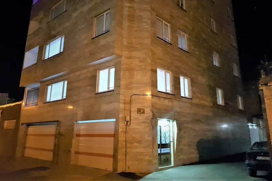 تصویر ۱ - آپارتمان عقیق یک در  همدان