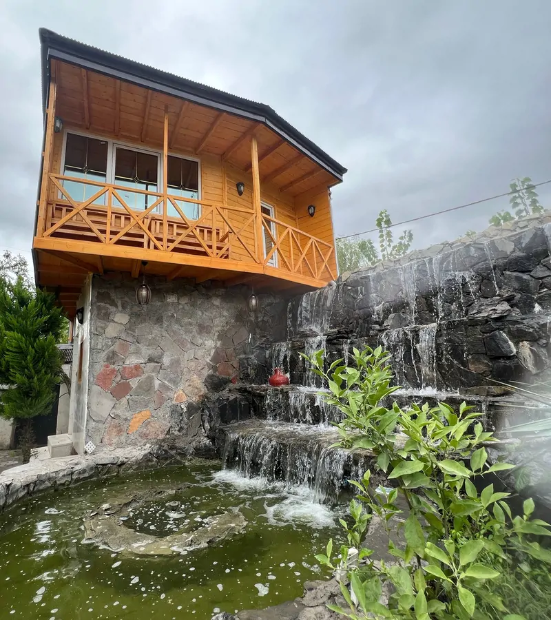 تصویر ۱ - کلبه چوبی رز در  خمام