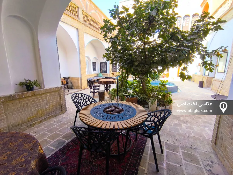 تصویر ۱ - هتل سنتی صادقی (اتاق3 درب حوض) (شاه نشین) در  کاشان