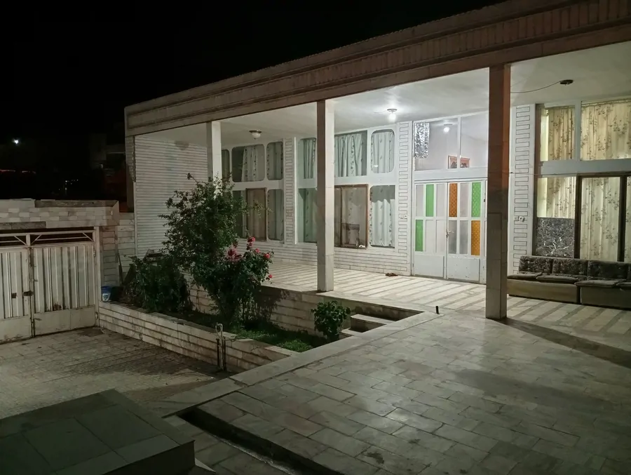 تصویر ۱ - خانه معمولی در  باغ بهادران