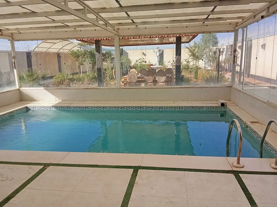 تصویر ۱ - ویلا استخردار آبگرم بهاران (۶) با فوتبال دستی در اصفهان
