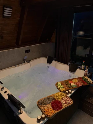 سوئیسی لیلیوم با جکوزی 