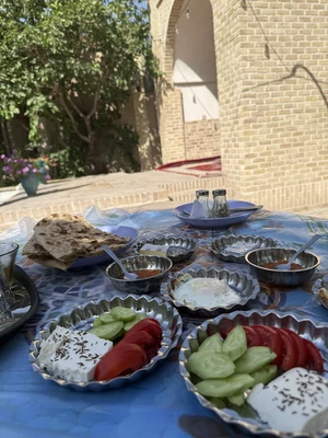 طـُرفه سپیدار (گلیم) با صبحانه رایگان