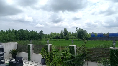 عمارت استخردار آبگرم نمونه ابر سفید