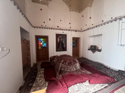 حاکم (گلنار) با صبحانه رایگان 