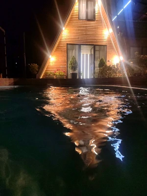 سوئدی استخردار آبگرم تاج 