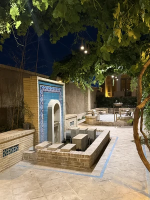 طـُرفه سپیدار (گلیم) با صبحانه رایگان
