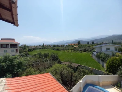 بوستان با ویو رو به کوه وجنگل