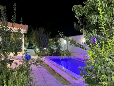 استخردار آبگرم طاها