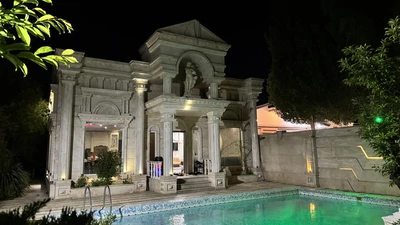 عمارت استخردار آبگرم یاس سفید