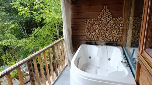 تصویر 12 - کلبه چوبی اولس با جکوزی  در  ماسال