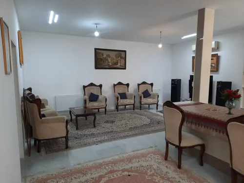 تصویر 2 - ویلا مهدی (۶۸) با فوتبالدستی در چهارباغ