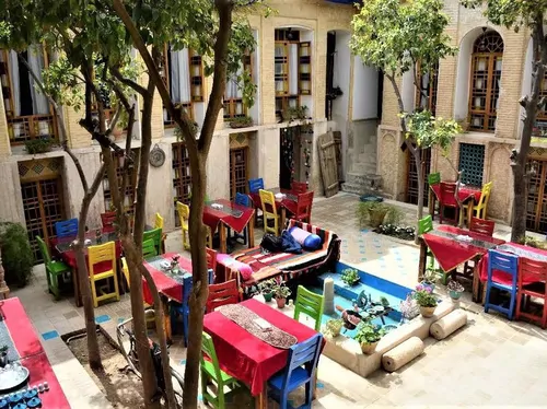 تصویر 8 - اقامتگاه بوم‌گردی عمارت هفت رنگ (لب آب) در  شیراز