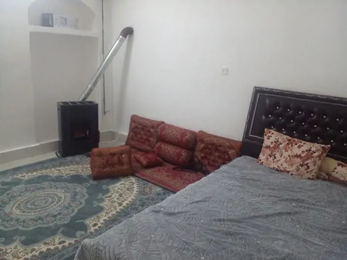 تصویر 3 - سوییت اقامتگاه دهقان  یدارای یک اتاق ۱۷ متری با امکانات ضروری شامل تخته خواب دونفره    در آران و بیدگل