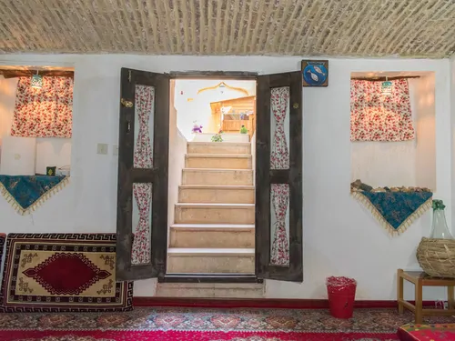 تصویر 4 - اقامتگاه بوم‌گردی ترنجستان(اتاق پنج تخت قاجاریه) در  شیراز