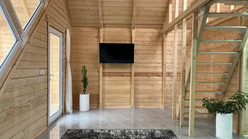 تصویر 7 - کلبه نیلا با سقف شیشه ای در رضوانشهر