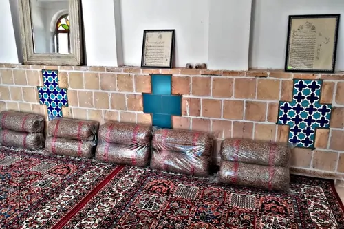 تصویر 2 - اقامتگاه بوم‌گردی عمارت آینه خانه(واحد4) در ورزنه
