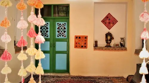 تصویر 2 - اقامتگاه بوم‌گردی سرای کربلایی فریدون (اتاق موزه) در گلپایگان