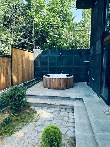 تصویر 16 - کلبه شیشه ای با جکوزی  در  فومن