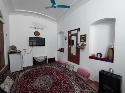 تصویر ۱ - اقامتگاه بوم‌گردی خانم تاج نوش آباد (اتاق آفتاب)  در  آران و بیدگل