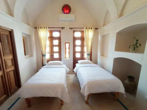 تصویر 3 - هتل سنتی خانه سپنج - اتاق ایوان یک در  کاشان