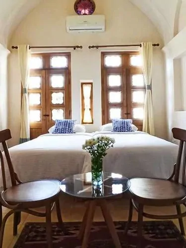 تصویر 1 - هتل سنتی خانه سپنج - اتاق ایوان یک در  کاشان