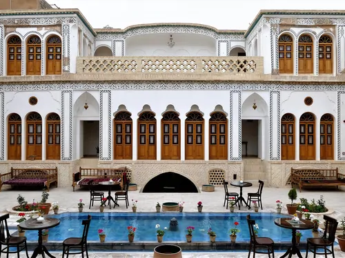 تصویر 5 - هتل سنتی صباغیان( اتاق شاهنشین 212) در  کاشان