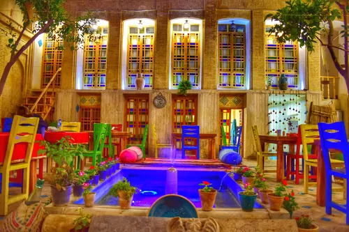 تصویر 7 - اقامتگاه بوم‌گردی عمارت هفت رنگ (لب آب) در  شیراز