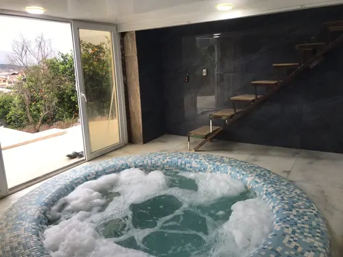 تصویر 14 - ویلا شیشه ای با جکوزی در  بابل کنار