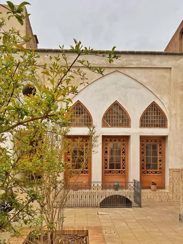 تصویر 12 - هتل سنتی سرای نفیس (اتاق یاقوت) در  کاشان