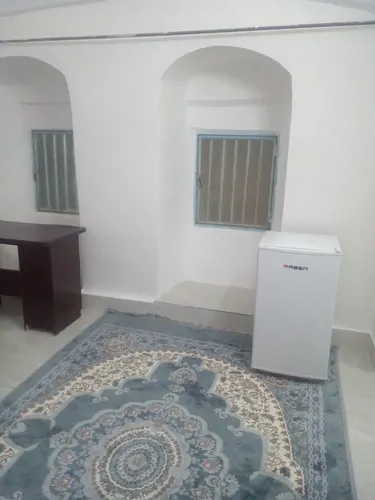تصویر 5 - سوییت اقامتگاه دهقان  یدارای یک اتاق ۱۷ متری با امکانات ضروری شامل تخته خواب دونفره    در  آران و بیدگل