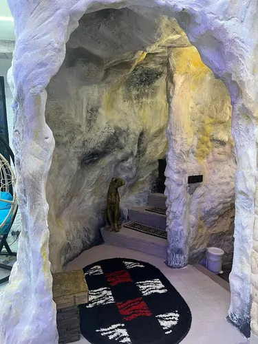 تصویر 4 - ویلا اقامتگاه با شیشه های بلند و سالن فلت با ویو جنگلی مانند و معماری خاص قار و سنگ د در کردان