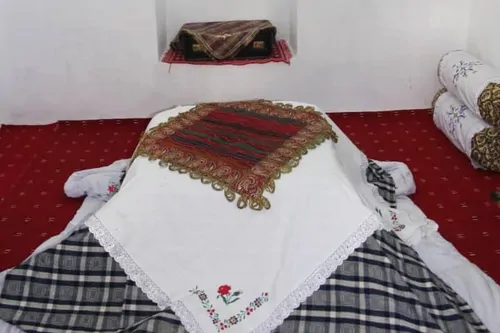 تصویر 4 - اقامتگاه بوم‌گردی ایل سنگسر(سرای استاد حبیب درخشانی) در مهدی شهر