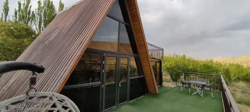 تصویر ۱ - کلبه سوییسی سرزمین سبز با جکوزی در  سمیرم