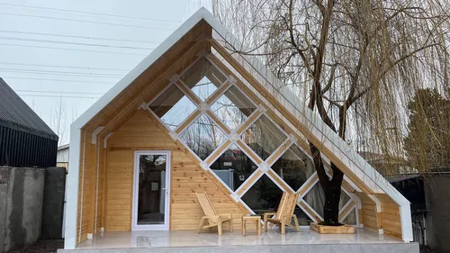 تصویر 13 - کلبه نیلا با سقف شیشه ای در رضوانشهر