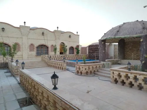 تصویر 2 - اقامتگاه بوم‌گردی اقامتگاه بومگردی ماهورا با معماری خاص و چشمگیر و دیدنی  در گرمسار