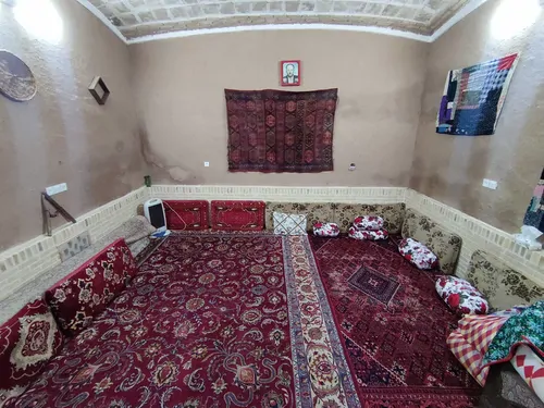 تصویر ۱ - اقامتگاه بوم‌گردی خانم تاج نوش آباد (اتاق سرداب بابا علی) در  آران و بیدگل