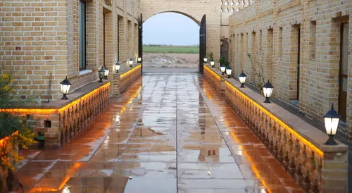 تصویر 5 - اقامتگاه بوم‌گردی عمارت ماهورا با معماری خاص آجری  در  گرمسار