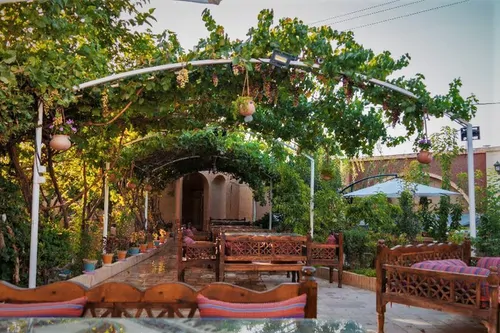 تصویر 2 - اقامتگاه بوم‌گردی عمارت دلنشین(سوئیت مدرن) در شهرضا