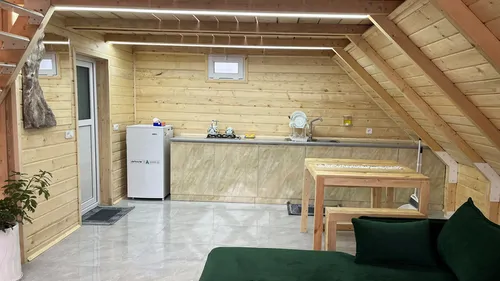 تصویر 5 - کلبه نیلا با سقف شیشه ای در رضوانشهر