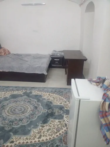 تصویر 2 - سوییت اقامتگاه دهقان  یدارای یک اتاق ۱۷ متری با امکانات ضروری شامل تخته خواب دونفره    در آران و بیدگل