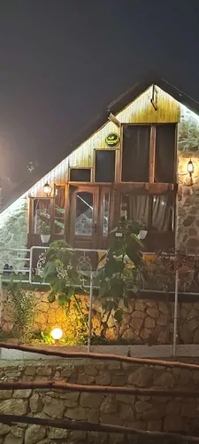 تصویر 2 - اقامتگاه بوم‌گردی طلوع خورشید زیبا و جنگلهای مه گرفته .سنگنو ی رویایی در رویان
